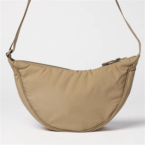 round shoulder bag uniqlo.